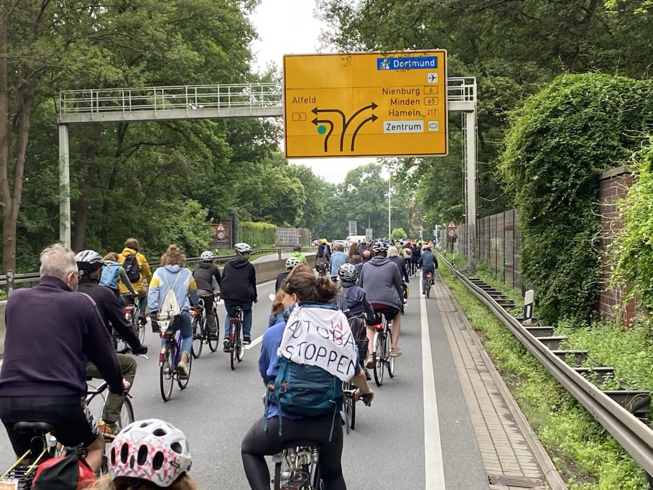 2021 sind am Mobiwende-Aktionswochenende 3000 Menschen bei der Radtour gegen den Ausbau des Südschnellwegs unterwegs gewesen